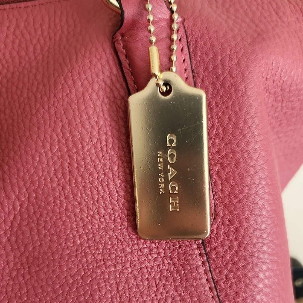 🖤Coach 1941 Dark Pink Leather Chain Tote with Gold Accents And Metal Hang Tag - Picture 3 of 13